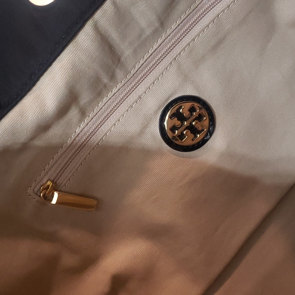 Tory Burch Ella Nylon tote - Picture 6 of 10